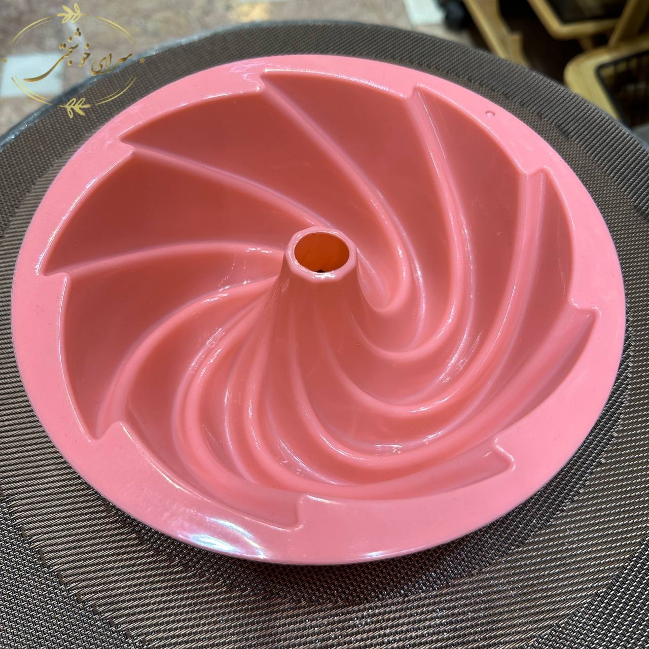 قالب سیلیکونی پیچ - مناسب ژله و کیک و ...