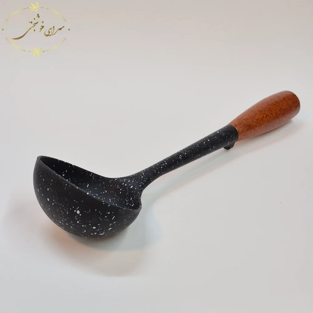 ملاقه سیلیکونی دسته چوبی