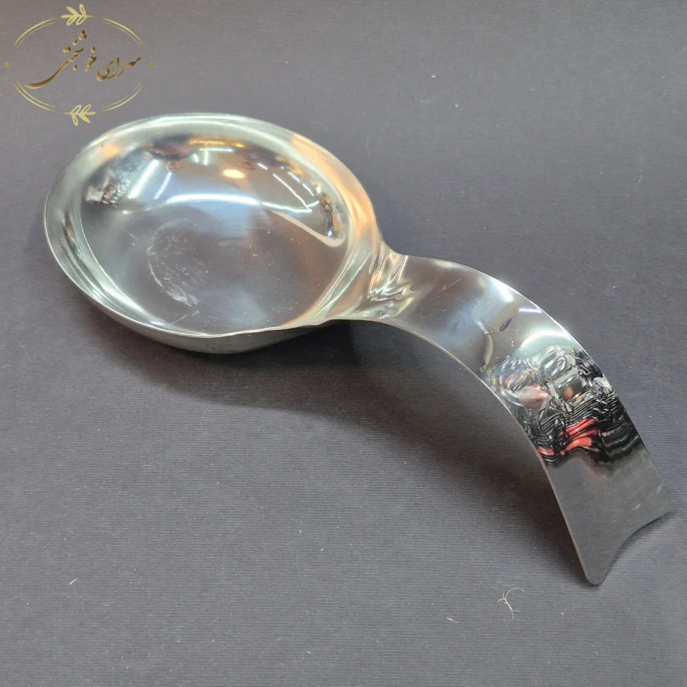 زیر ملاقه ای استیل بزرگ کنار گاز